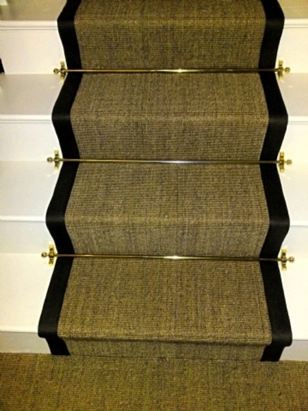 Stair carpet with decorative rods