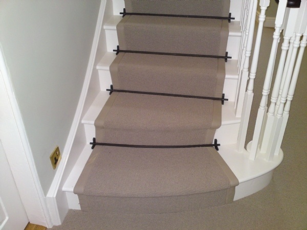 Stair carpet with decorative rods