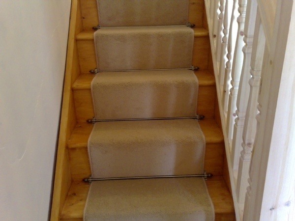 Stair carpet with decorative rods