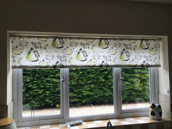 Retro-style printed kitchen blind